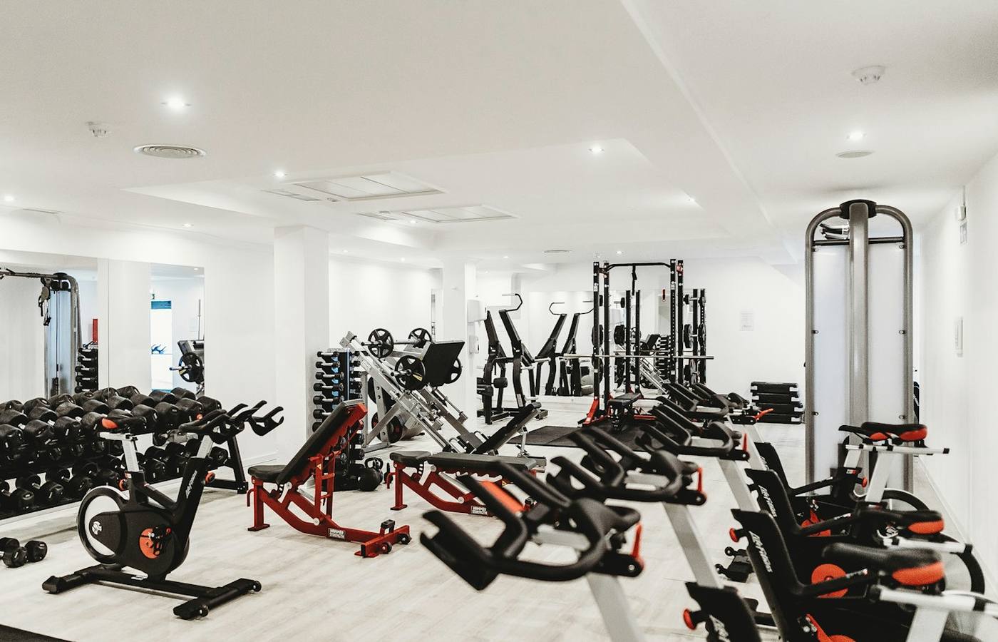 Moderní fitness centrum s profesionálním vybavením